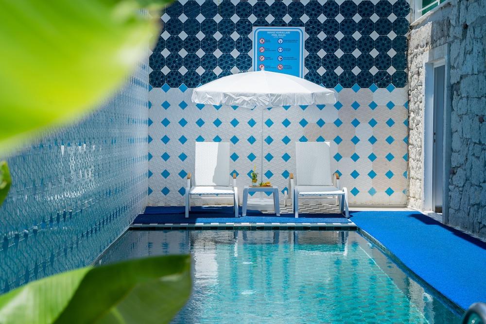 Otel Yazar Lara