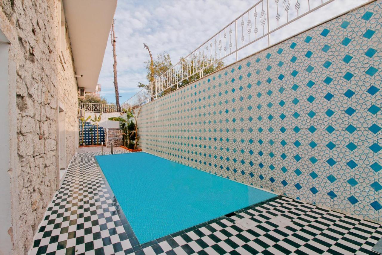 Otel Yazar Lara